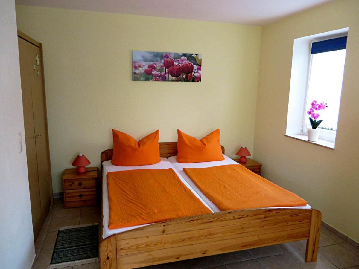 Ferienwohnungen "Marie" Mit Terrassen, Inclusive Park- Und Stellplaetze Am Haus, Mueritz-Strand Nur 700M, Altstadt 10Min, Ruhige Lage, Waren  Ngoại thất bức ảnh