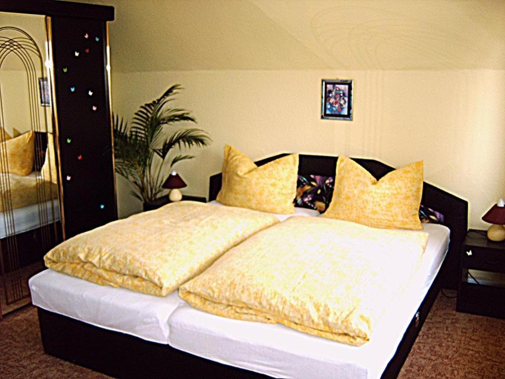 Ferienwohnungen "Marie" Mit Terrassen, Inclusive Park- Und Stellplaetze Am Haus, Mueritz-Strand Nur 700M, Altstadt 10Min, Ruhige Lage, Waren  Ngoại thất bức ảnh
